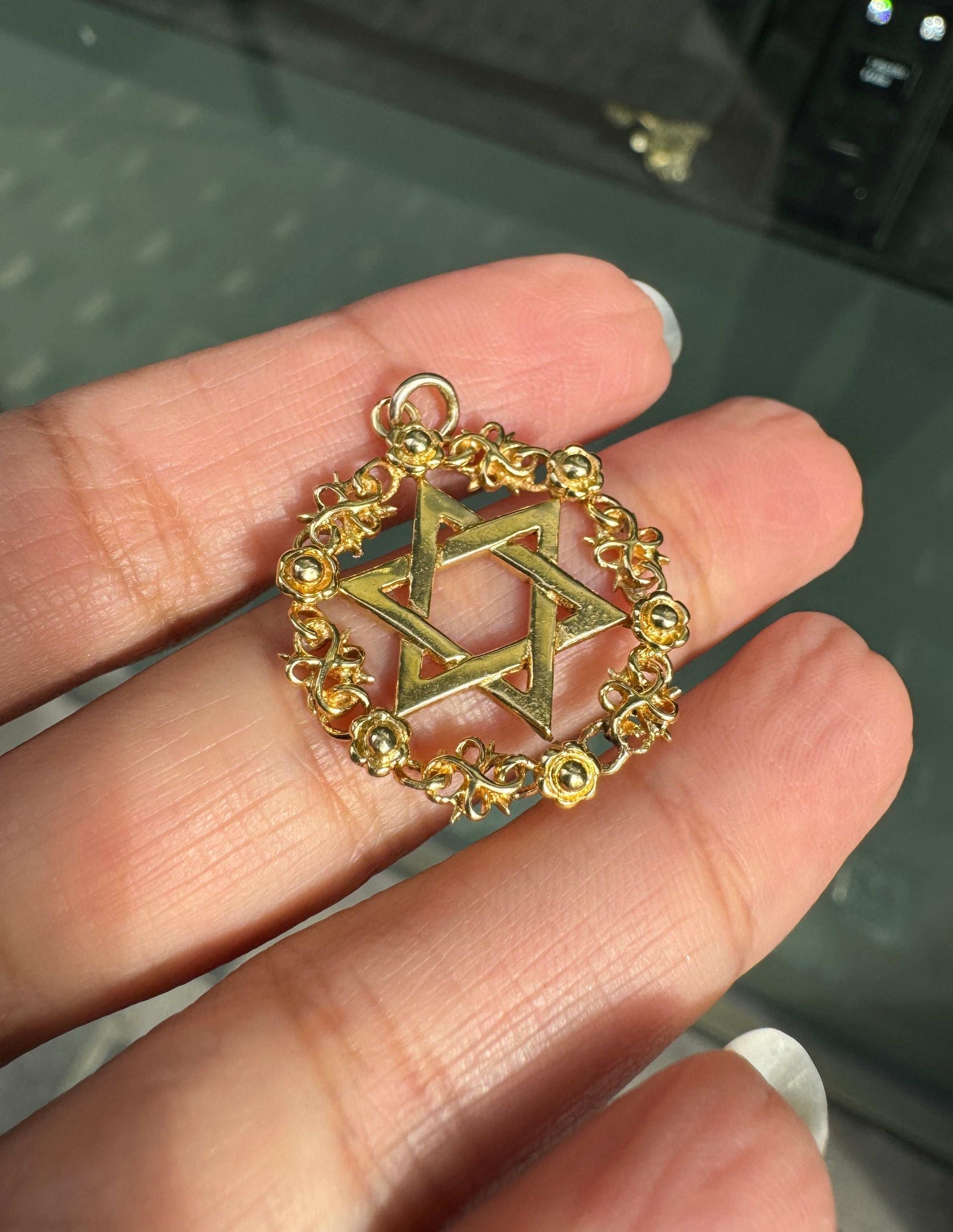 Vintage Kutchinsky Star Of David Round floral Pendant in 18K Yellow Gold, 1959