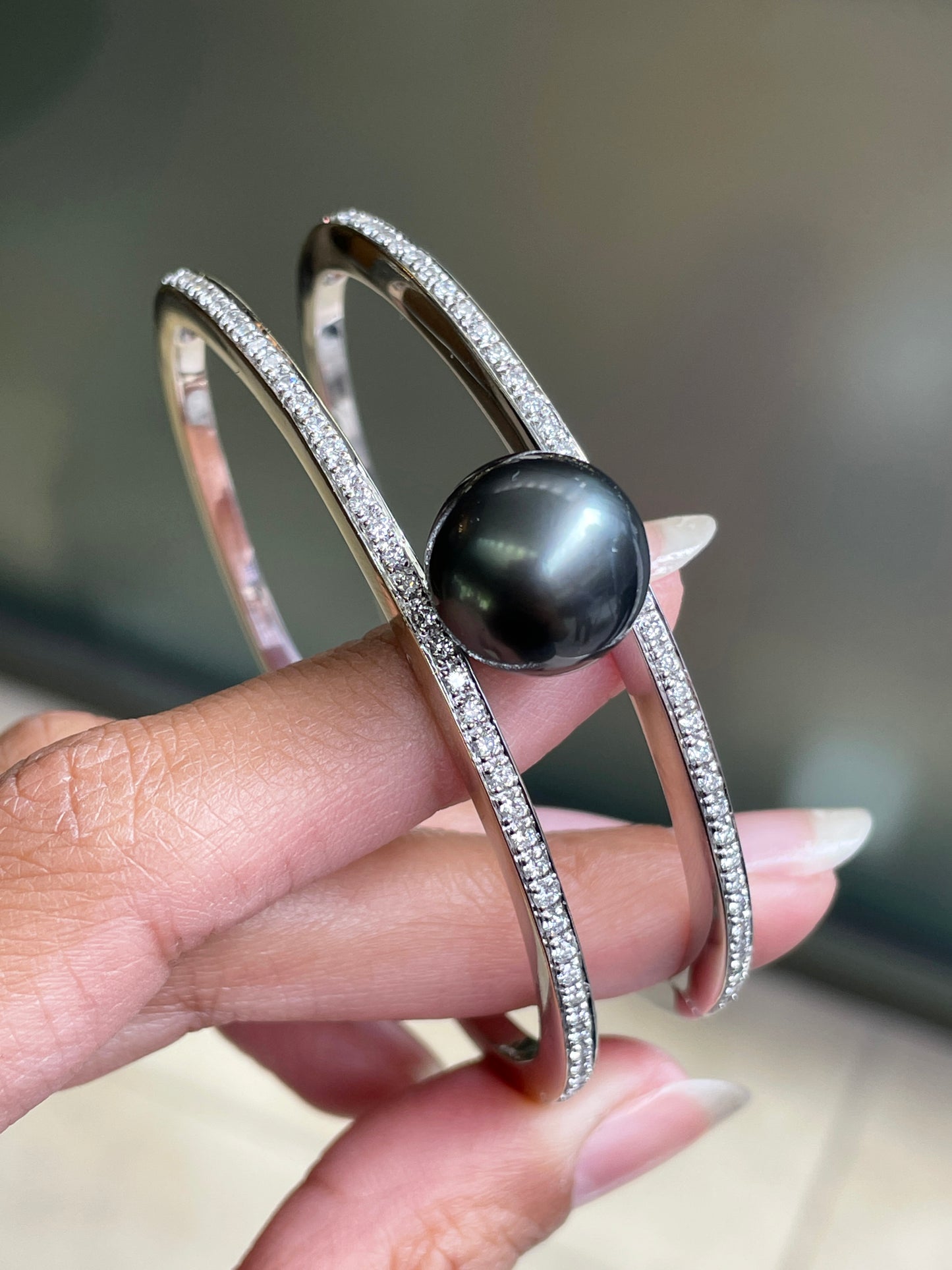 Autore Black South Sea Pearl and Diamond 18 Carat White Gold Two-Row Bangle