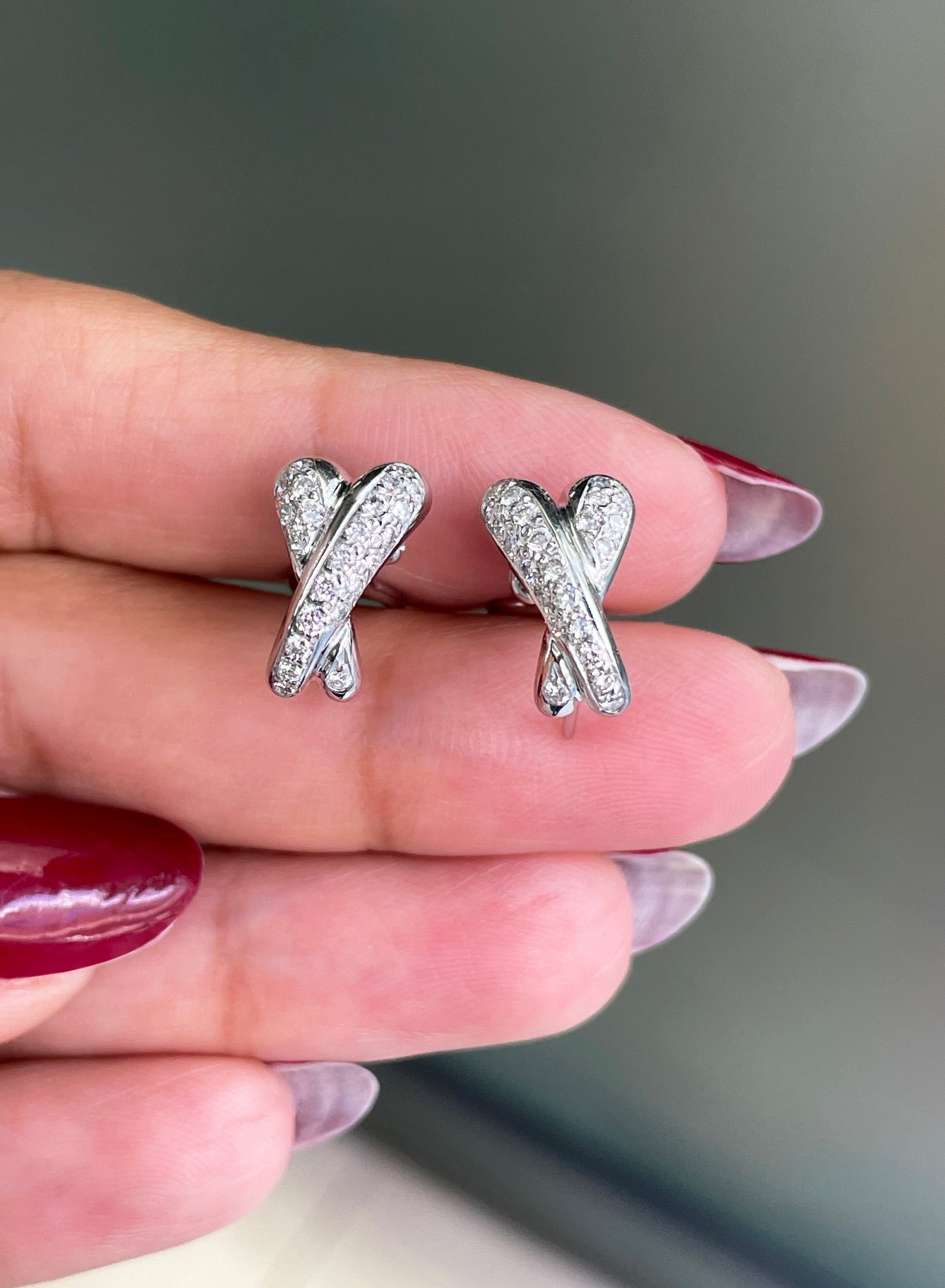 0.51 Carat Diamond 18 Carat White Gold Kiss Half-Hoop Earrings