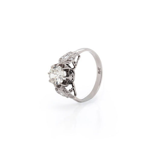1930s 1.05ct Transitional Cut Diamond Platinum Engagement Ring