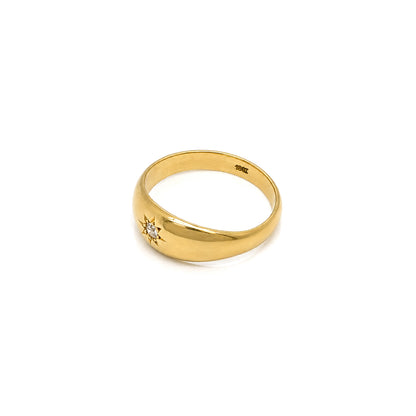 Antique Star Set Old Mine Cut Diamond 18 Carat Yellow Gold Band Ring, c.1900s