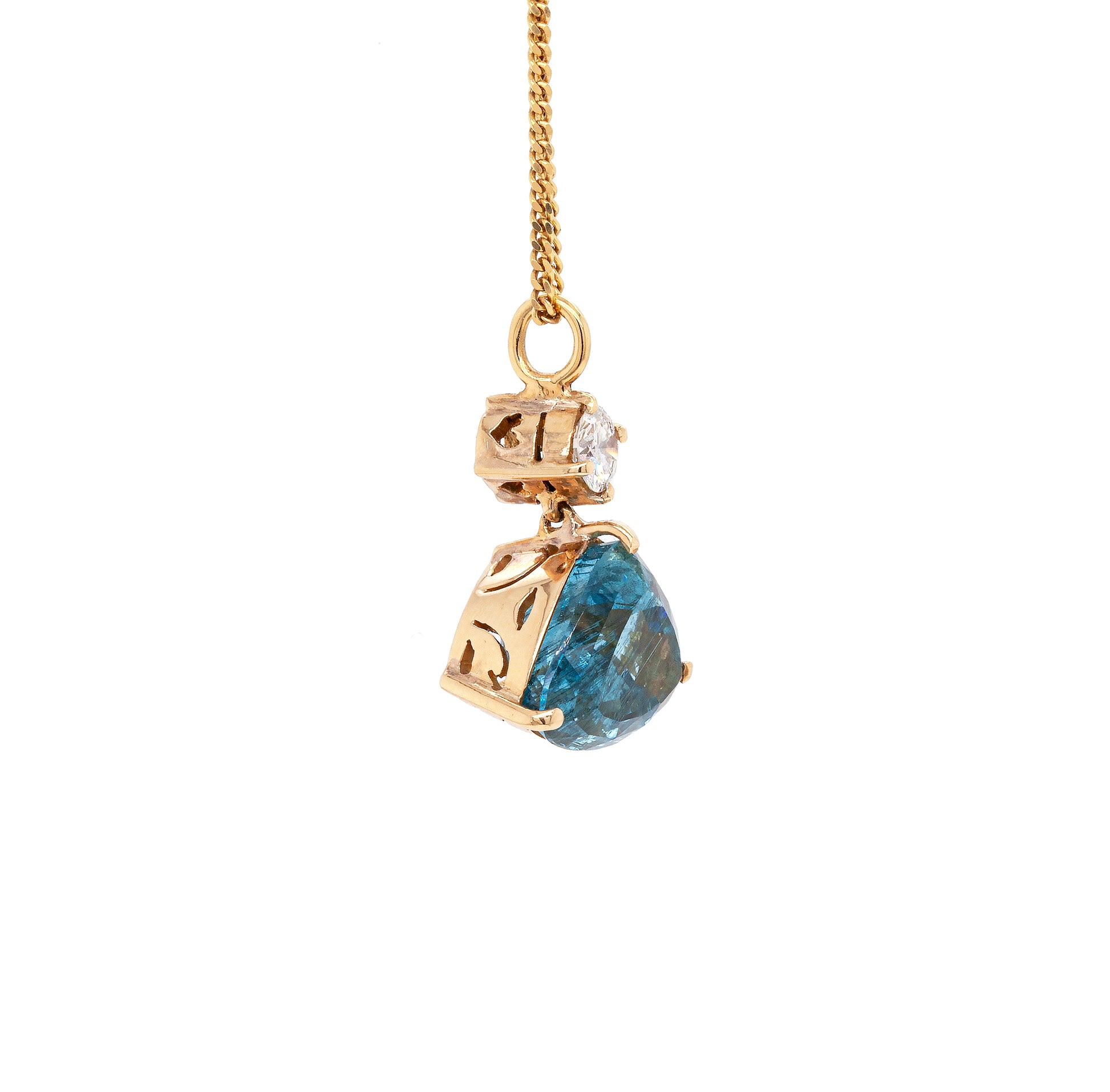 8.00ct fancy-cut aquamarine and 0.41ct diamond necklace in 18ct yellow gold with slim bale and curb chain,