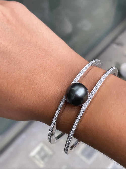 Autore Black South Sea Pearl and Diamond 18 Carat White Gold Two-Row Bangle