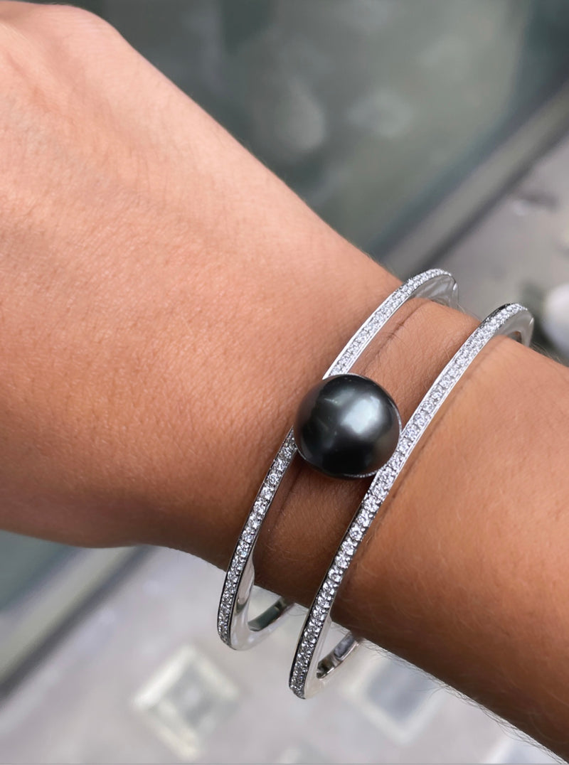 Autore Black South Sea Pearl and Diamond 18 Carat White Gold Two-Row Bangle