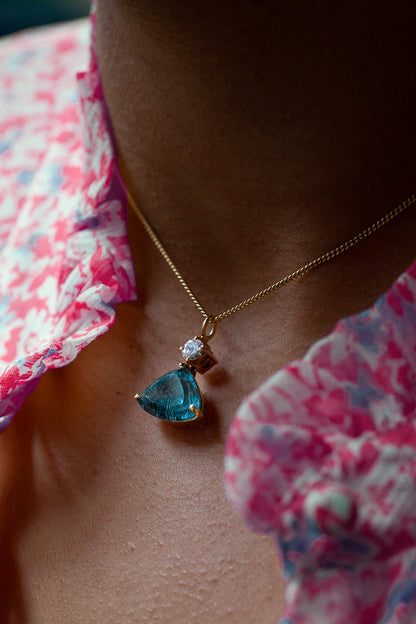 8.00ct fancy-cut aquamarine and 0.41ct diamond necklace in 18ct yellow gold with slim bale and curb chain on neck