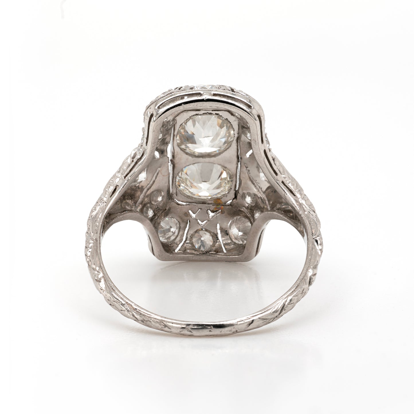 clasp detail of art deco platinum dress ring