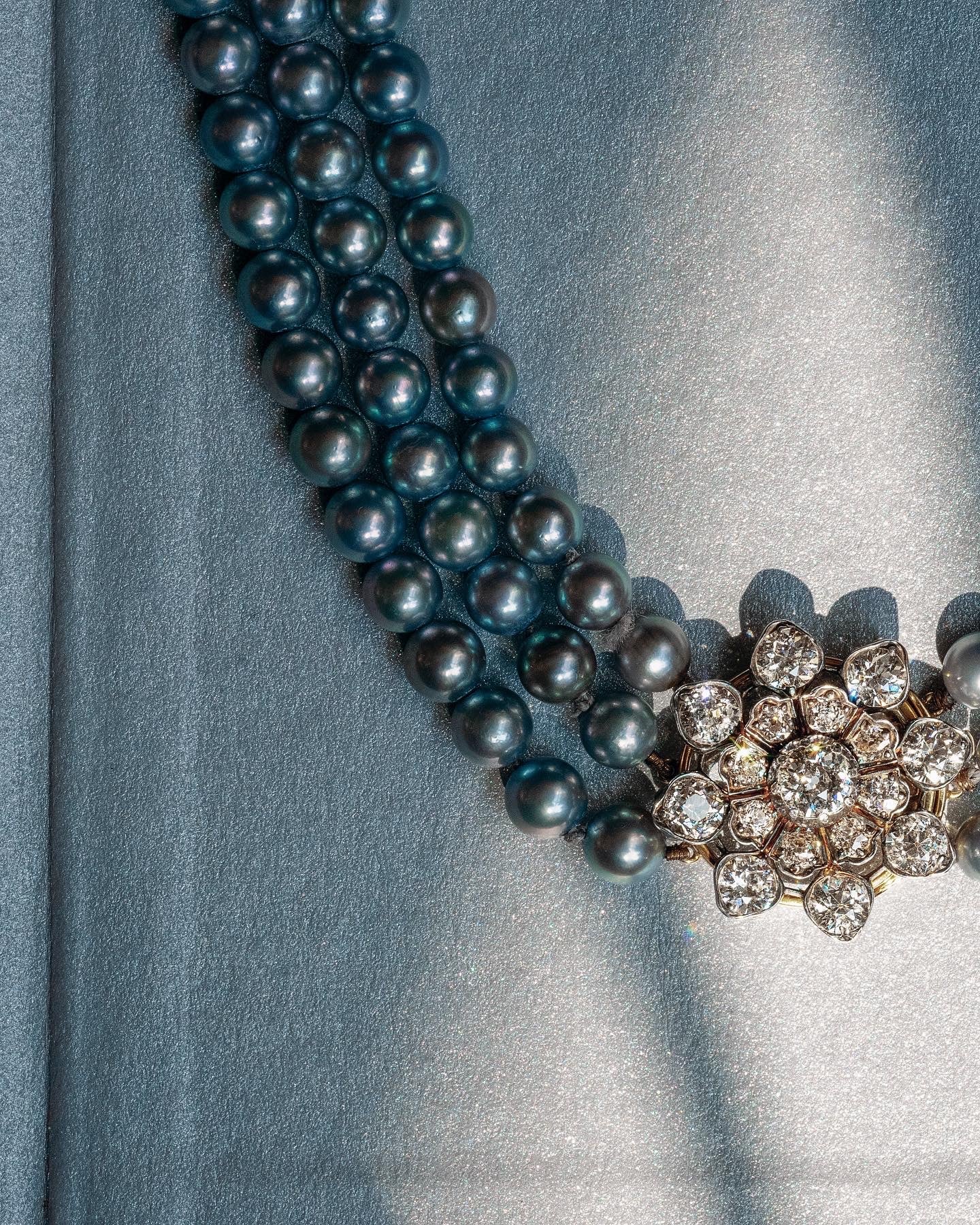 Tobi Gem - black pearls diamond necklace 
