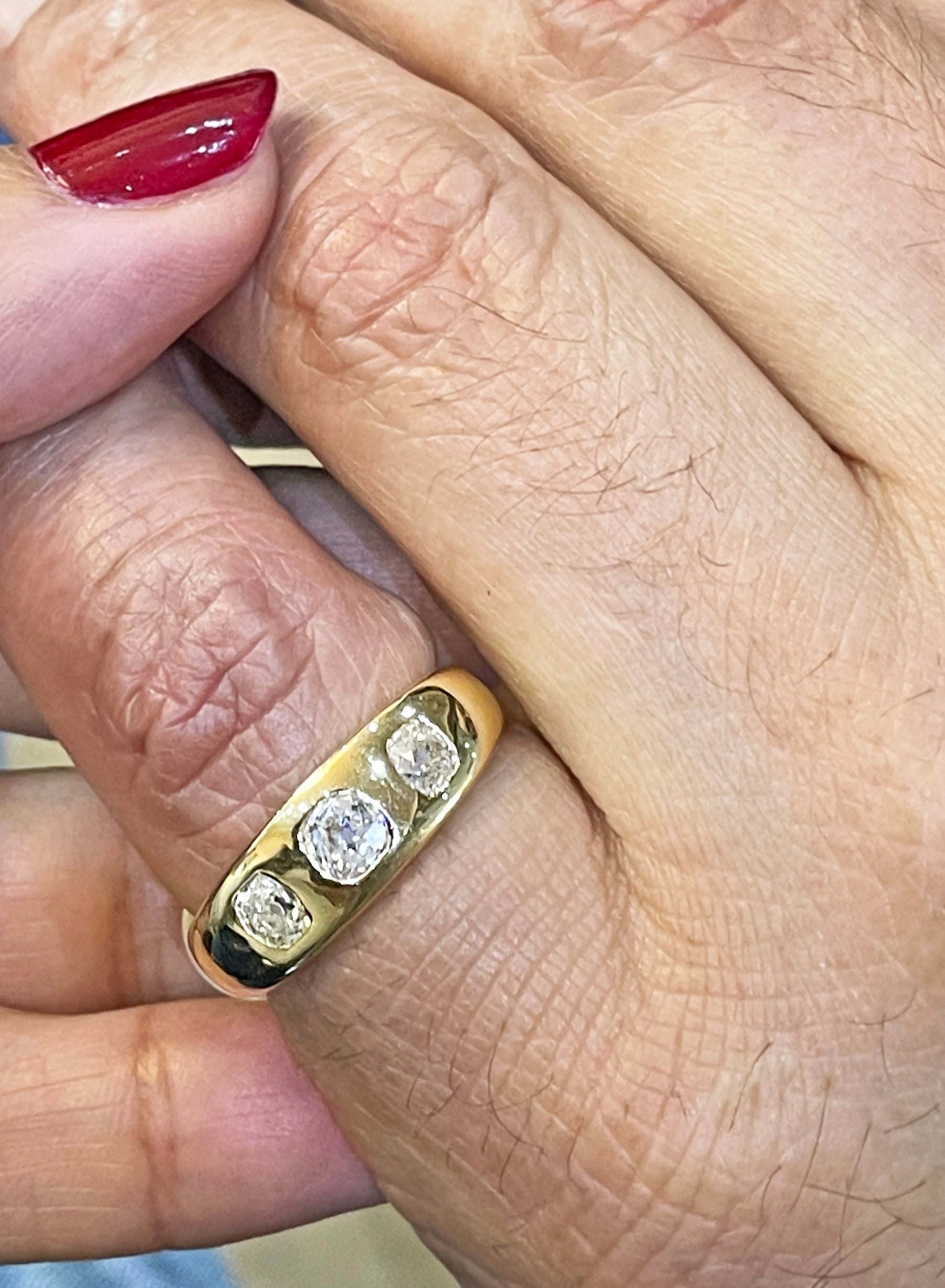Antique 1.04 Carat Diamond 18 Carat Yellow Gold Gents Three-Stone Ring, 1919 - Tobi Gem Setting