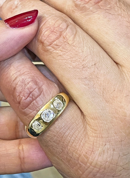 Antique 1.04 Carat Diamond 18 Carat Yellow Gold Gents Three-Stone Ring, 1919 - Tobi Gem Setting