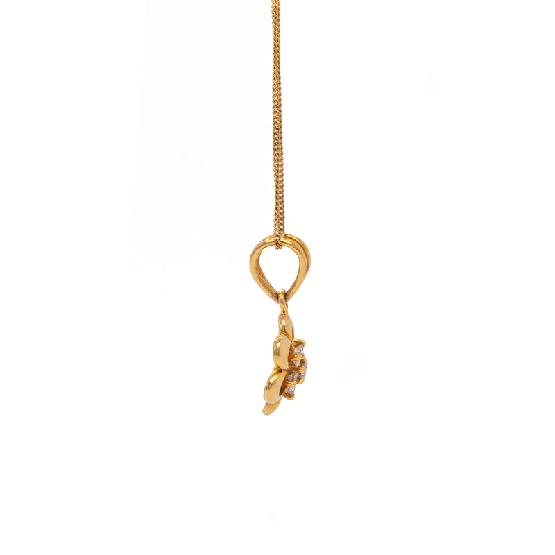 Daisy Diamond Cluster 18 Carat Yellow Gold Flower Pendant and Chain