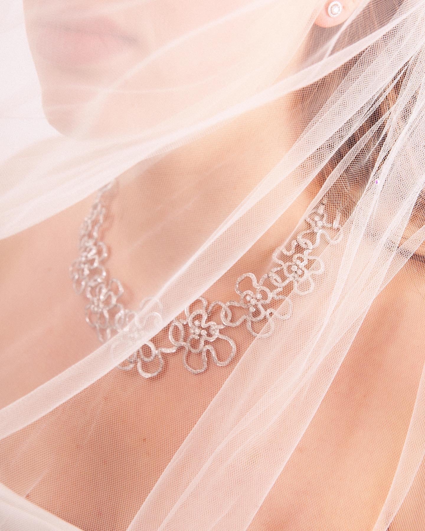 Tobi Gem - bridal necklace flowers diamonds 