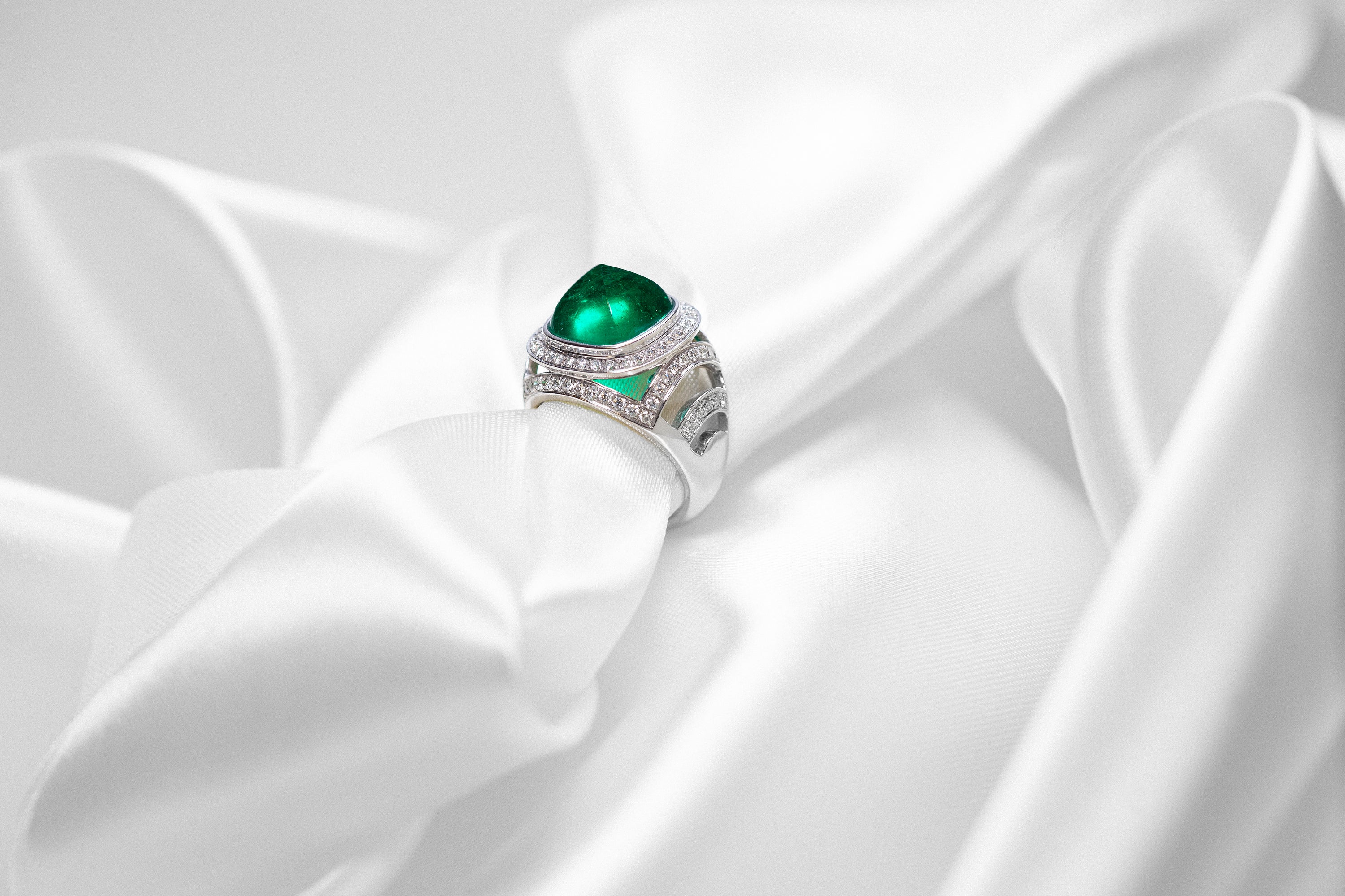 Tobi Gem - background banner with emerald diamonds ring 