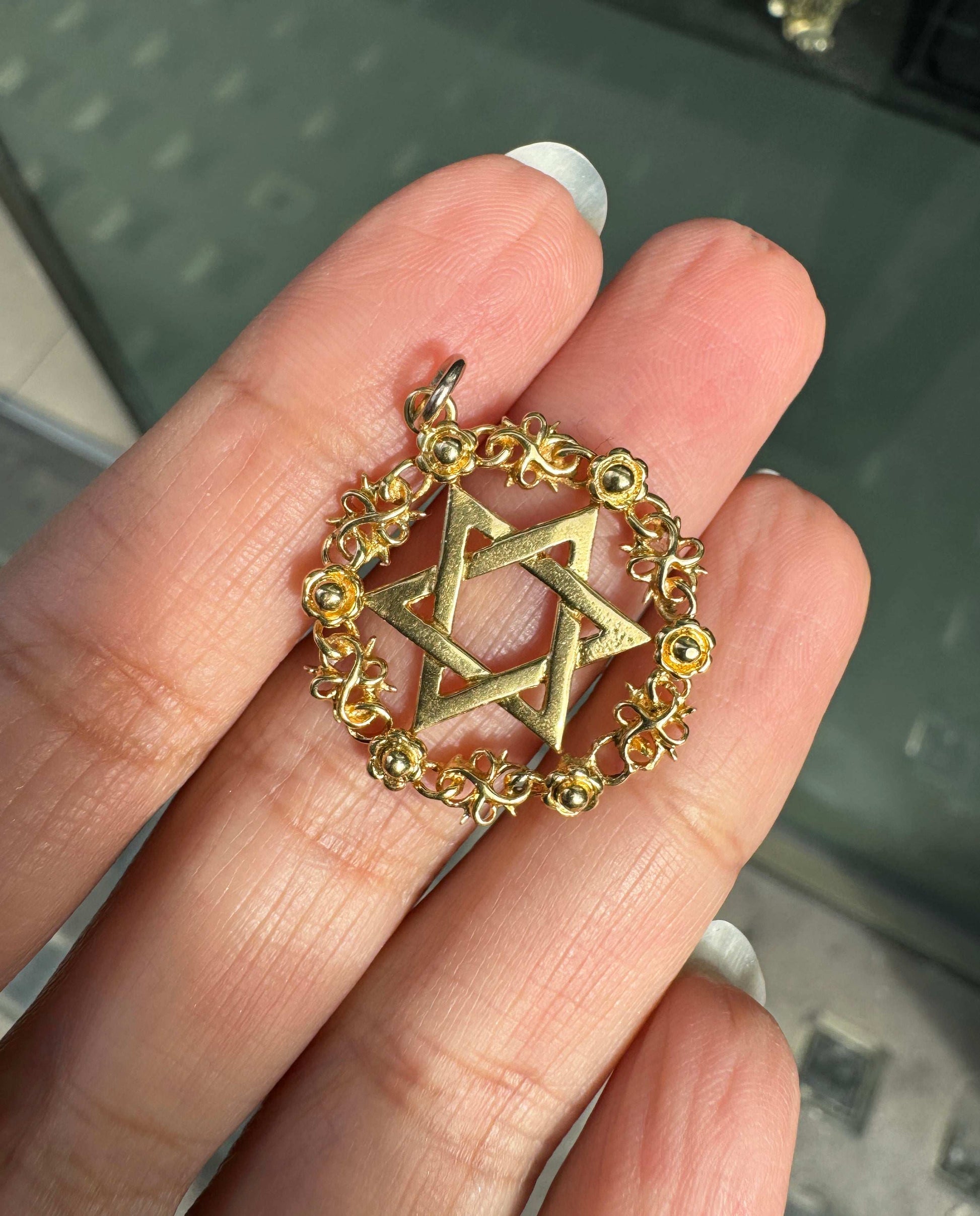 Vintage Kutchinsky Star Of David Round floral Pendant in 18K Yellow Gold, 1959