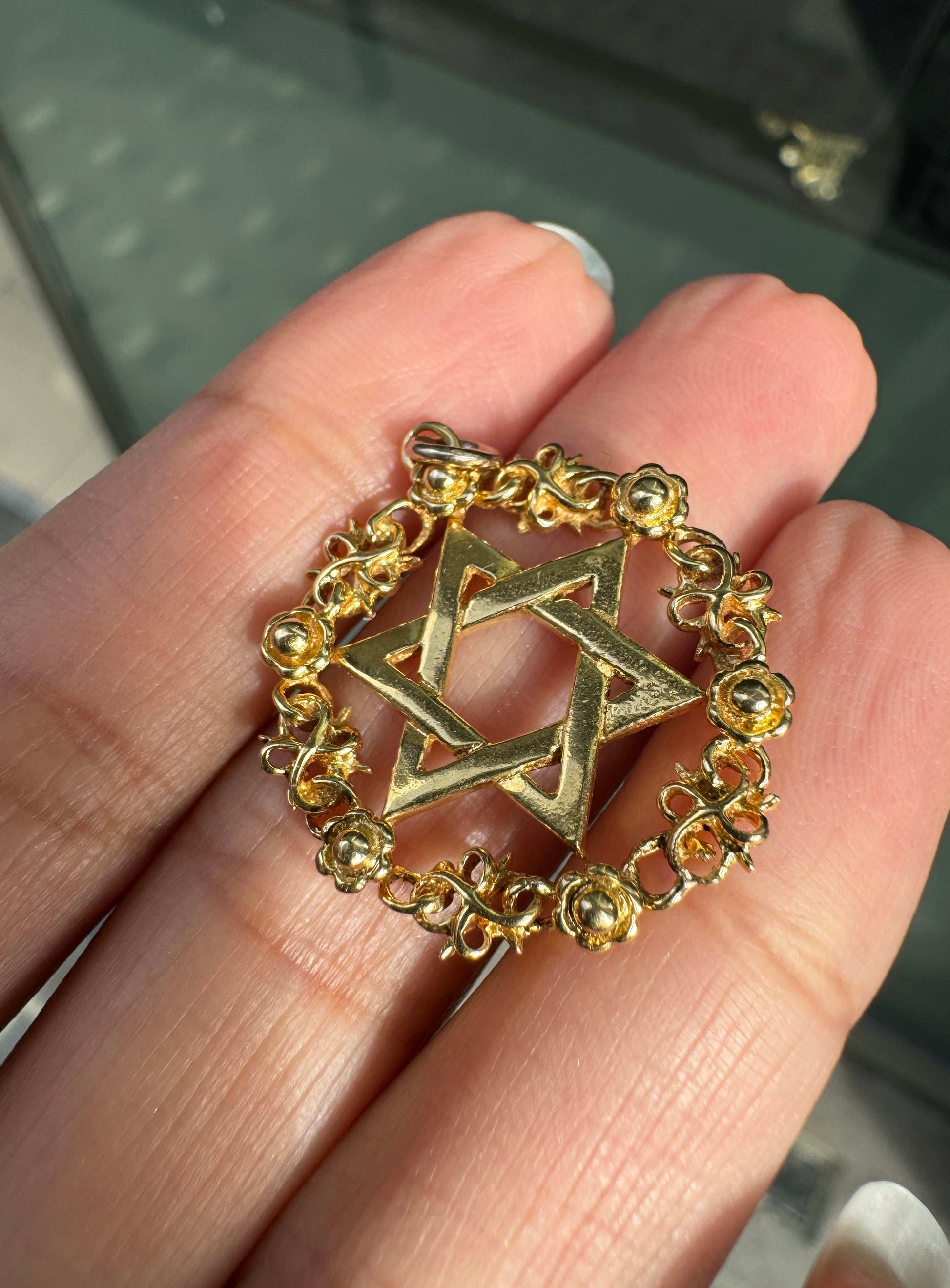 Vintage Kutchinsky Star Of David Round floral Pendant in 18K Yellow Gold, 1959