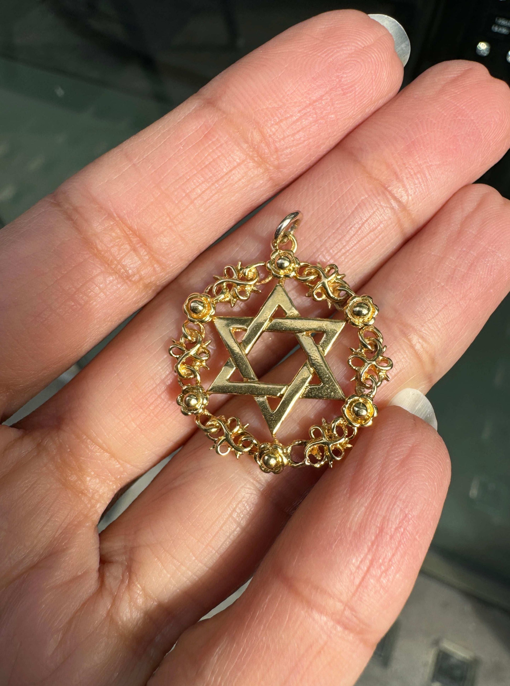 Vintage Kutchinsky Star Of David Round floral Pendant in 18K Yellow Gold, 1959