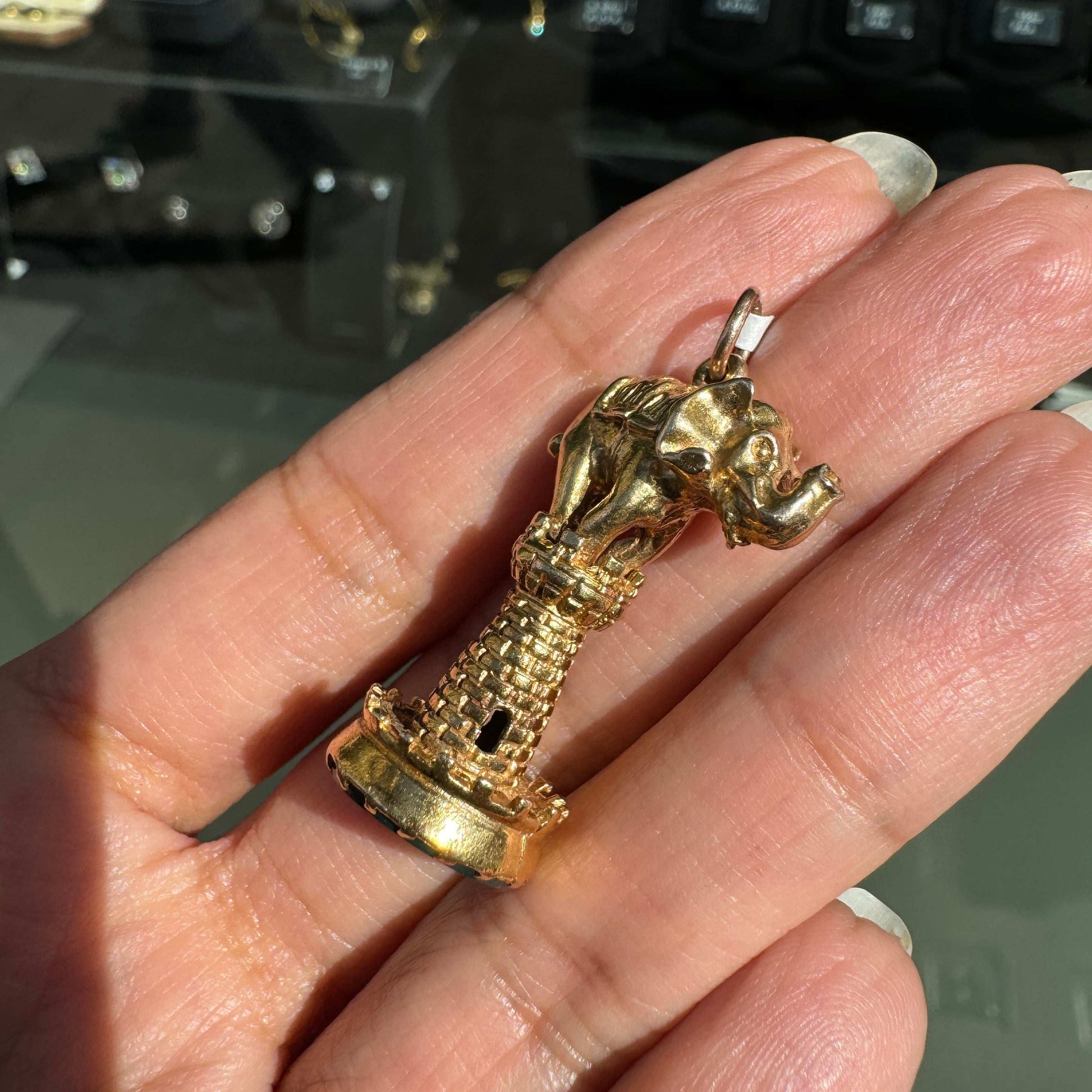 Vintage 9 Carat Yellow Gold and Bloodstone 3D Elephant & Castle Charm/Pendant, 1972