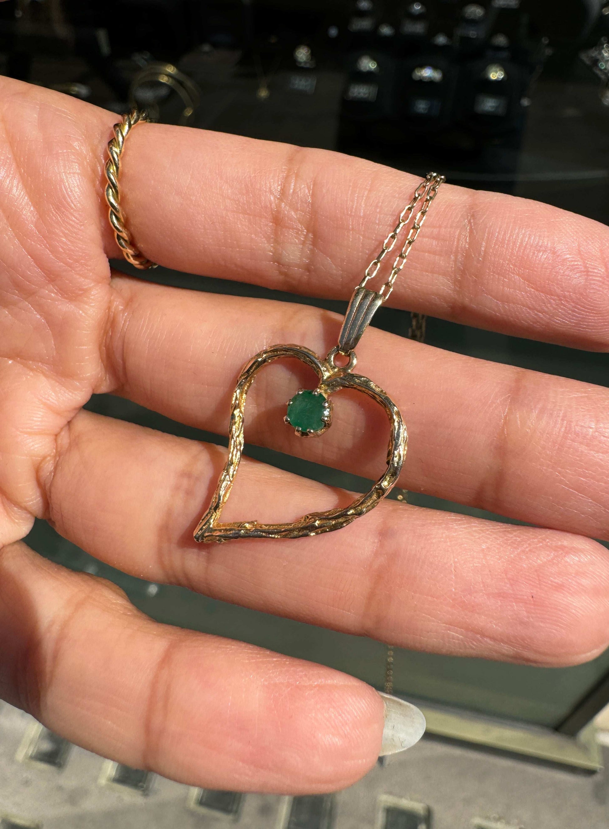 Vintage Emerald & 9 Carat Yellow Gold Open Work Heart Shape Pendant and Chain