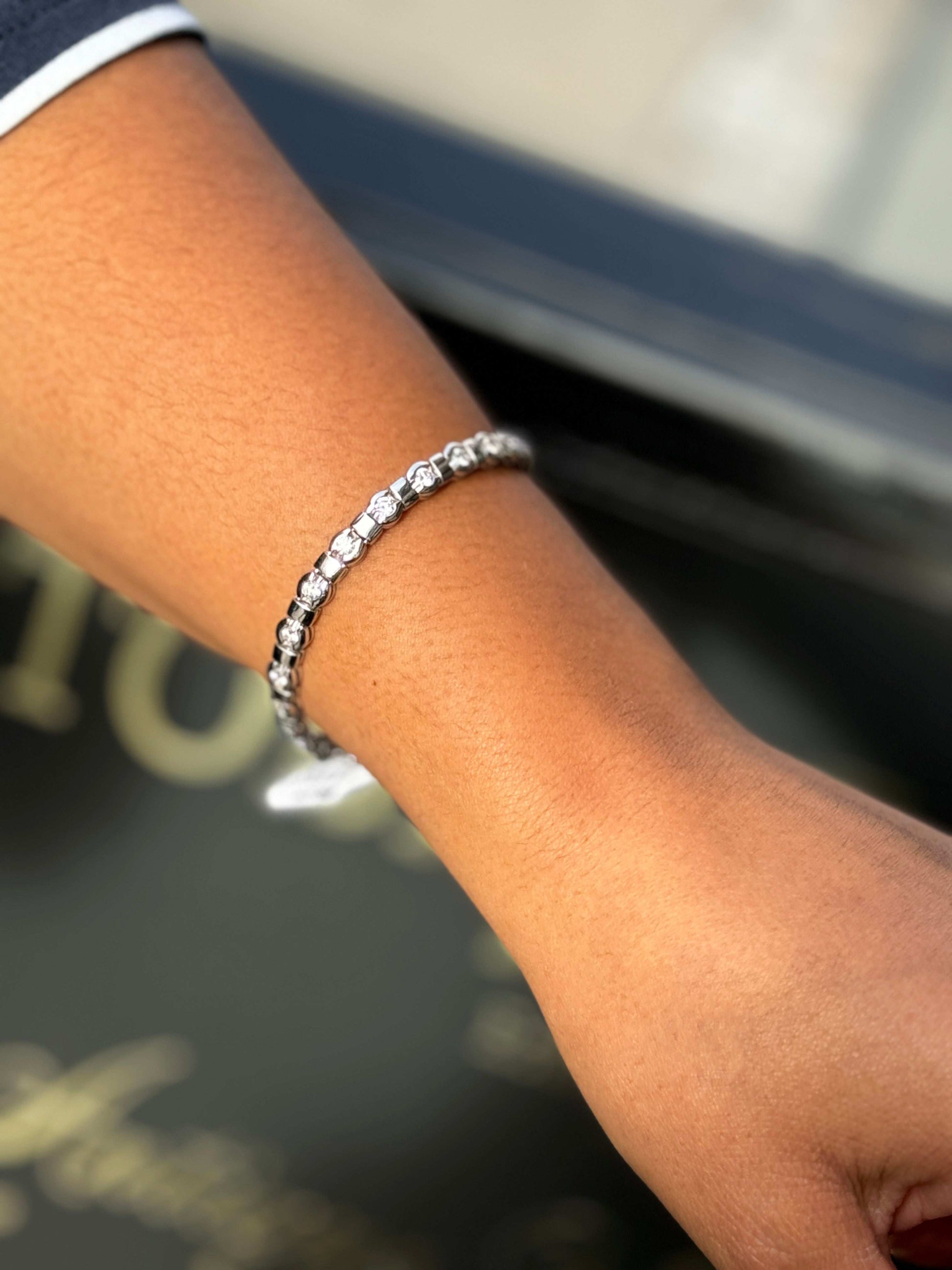 Round Brilliant Cut Diamond and 18 Carat White Gold Tennis Bracelet