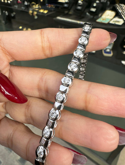 Round Brilliant Cut Diamond and 18 Carat White Gold Tennis Bracelet