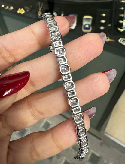 Round Brilliant Cut Diamond and 18 Carat White Gold Tennis Bracelet