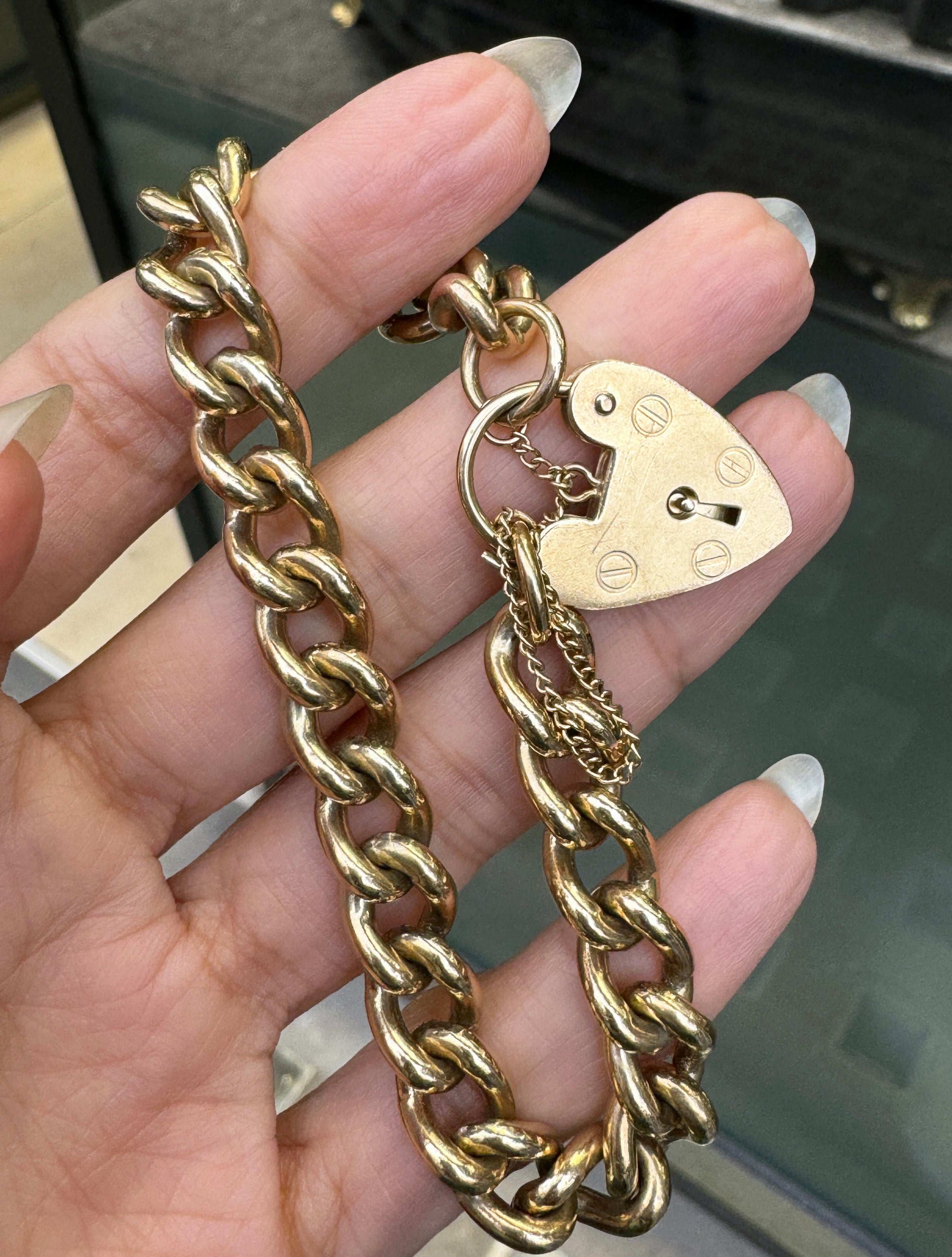 Vintage style 9 Carat Gold Curb Link Chain Bracelet with Heart Padlock