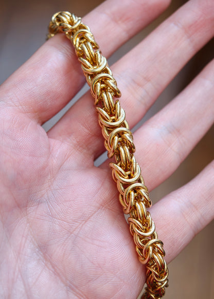 Graduated Byzantine Chain Necklace in 9 Carat Yellow Gold
