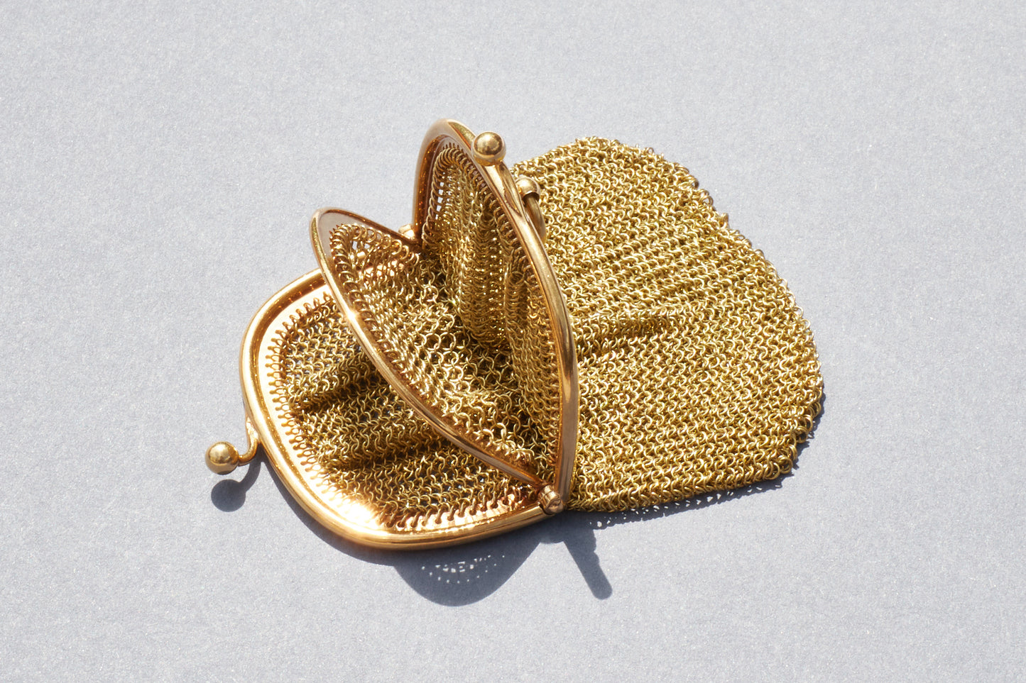 Antique 18K Yellow Gold Mesh Two Compartment Coin Purse, circa 1920's