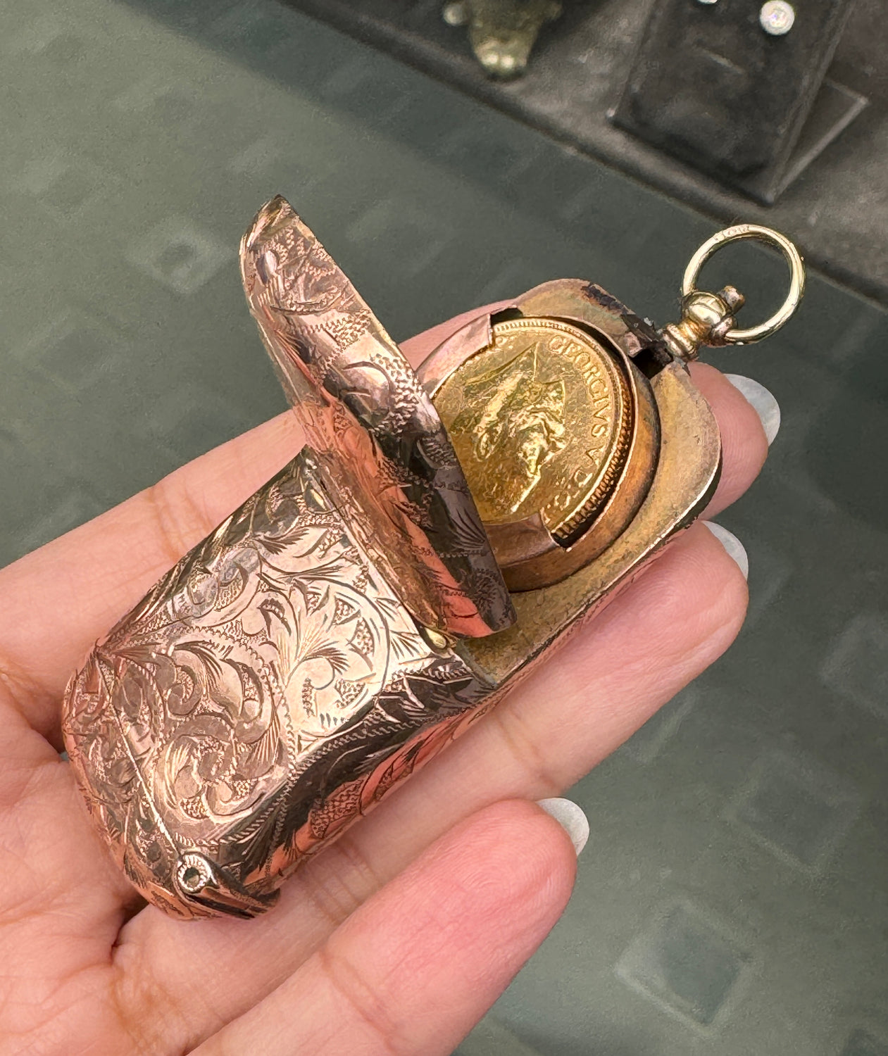 Antique Engraved Vesta Case &  Sovereign Coin Holder in 9 Carat Rose Gold, 1900