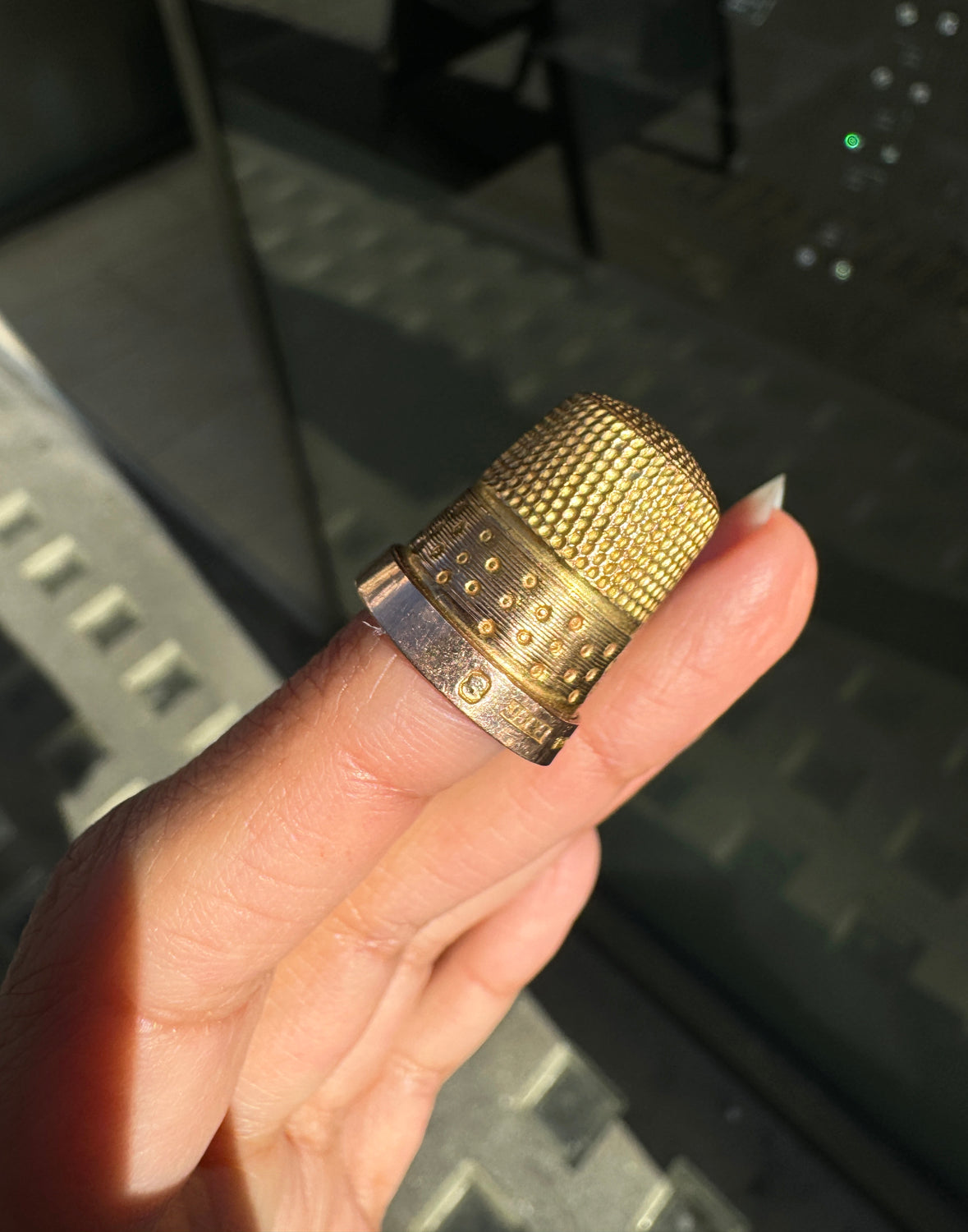 Antique Engraved Thimble in 9 Carat Rose and Yellow Gold, 1942