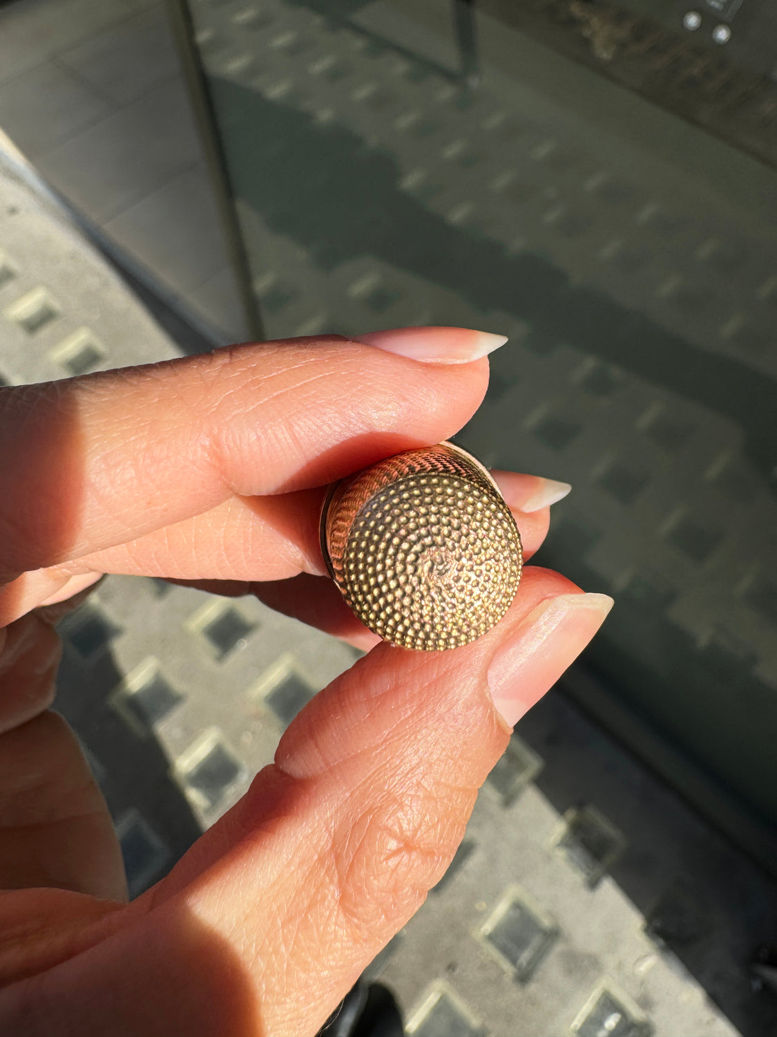 Antique Engraved Thimble in 9 Carat Rose and Yellow Gold, 1942