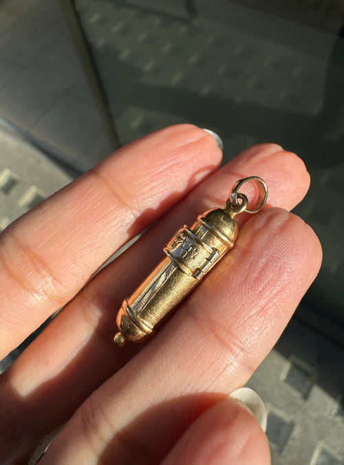 Scroll Mezuzah Charm in Polished 18 Carat Yellow Gold