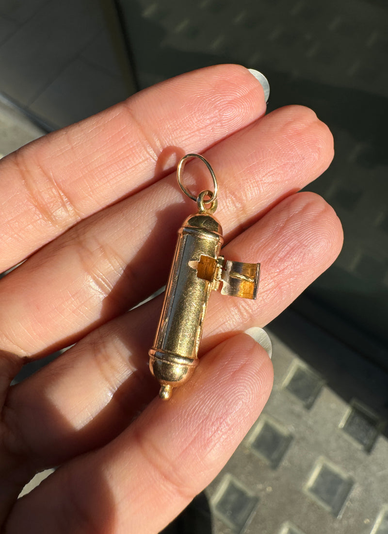 Scroll Mezuzah Charm in Polished 18 Carat Yellow Gold