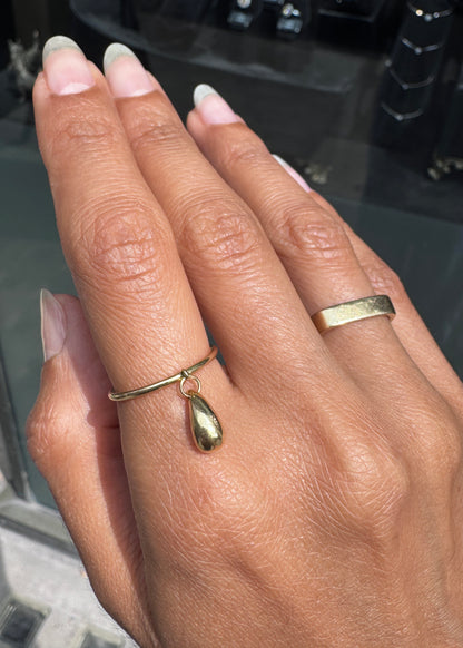 Tiffany & Co. Elsa Peretti Teardrop Charm Dangle Ring in 18 Carat Yellow Gold
