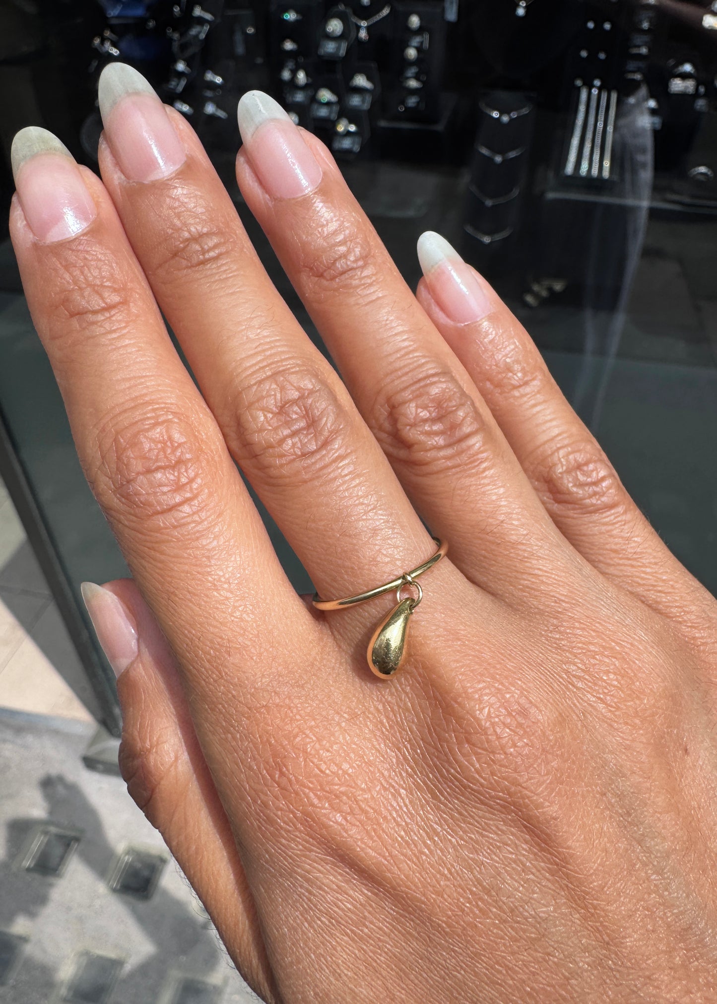 Tiffany & Co. Elsa Peretti Teardrop Charm Dangle Ring in 18 Carat Yellow Gold