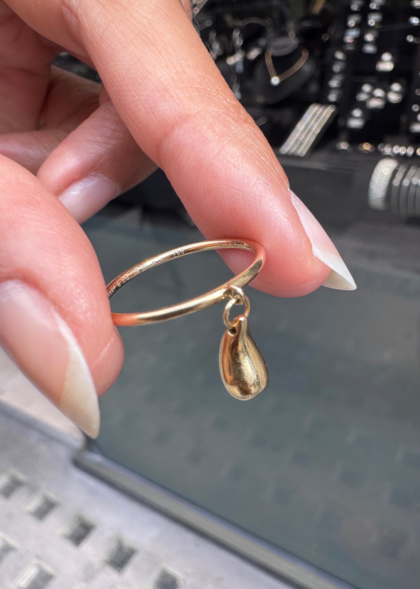 Tiffany & Co. Elsa Peretti Teardrop Charm Dangle Ring in 18 Carat Yellow Gold