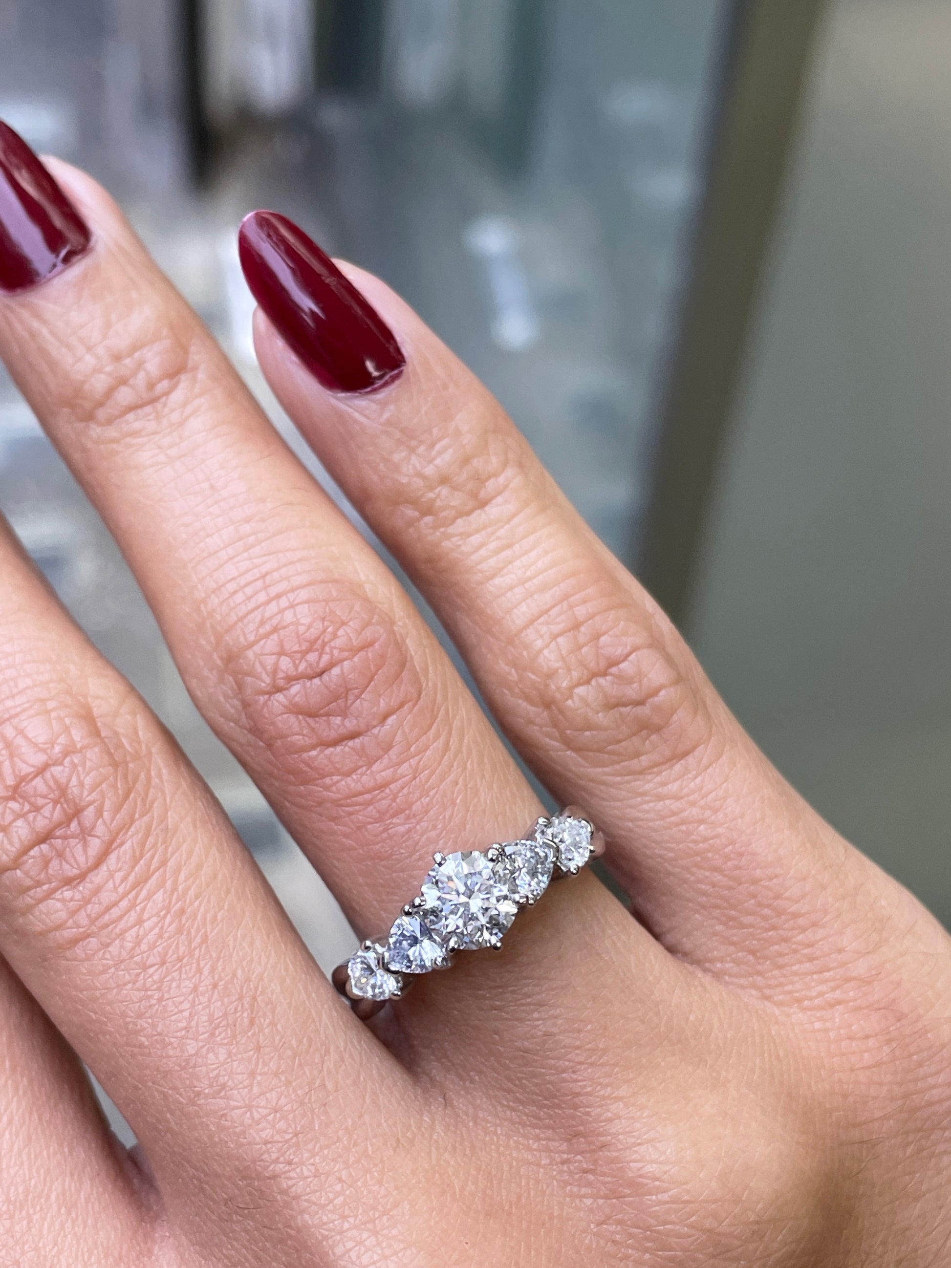 diamond ring on ladies finger