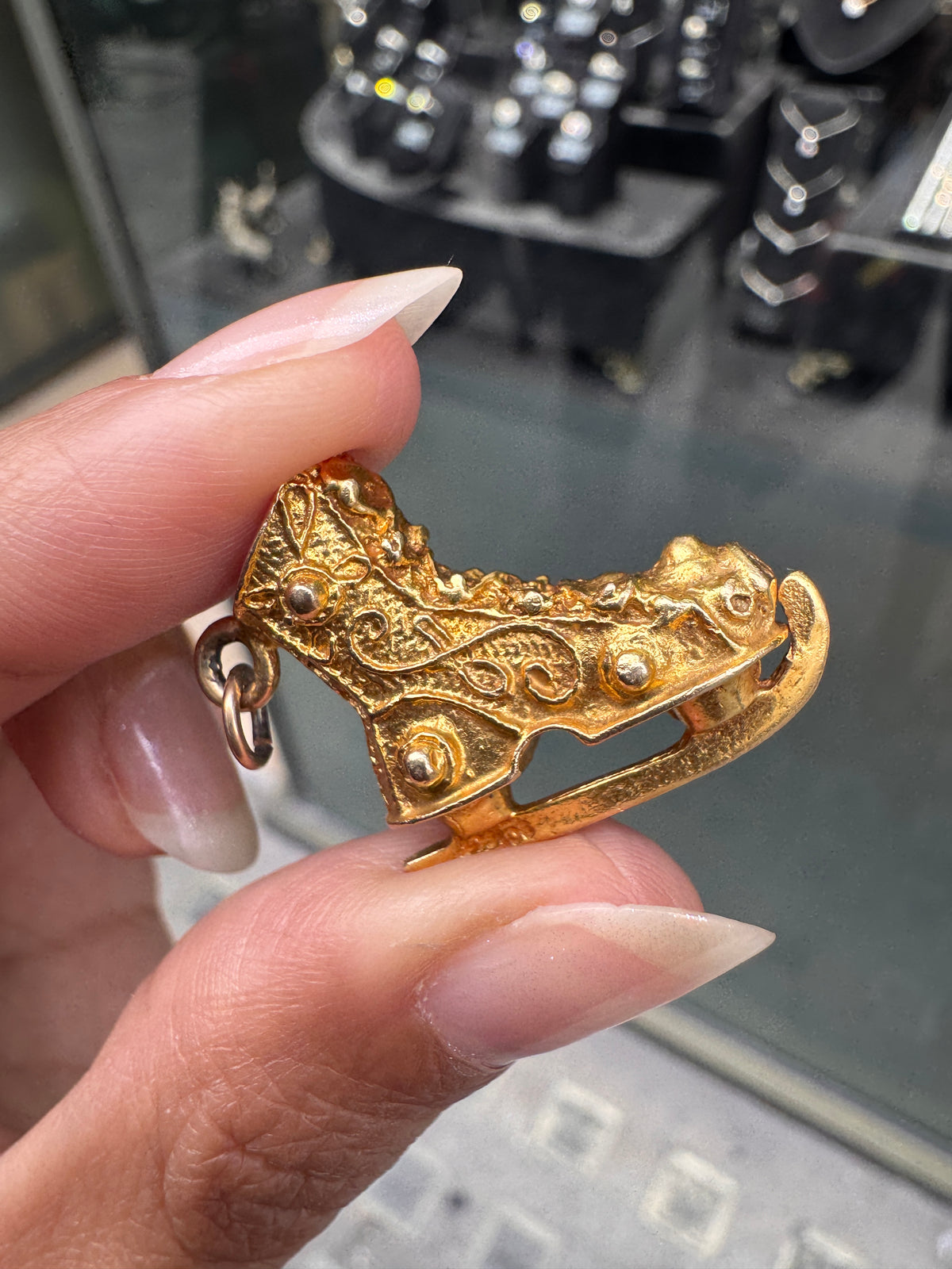 Vintage 9 Carat Yellow Gold Ornate Ice Skate Charm/Pendant