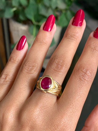 Oval Ruby 18 Carat Yellow Gold Geometric Ring