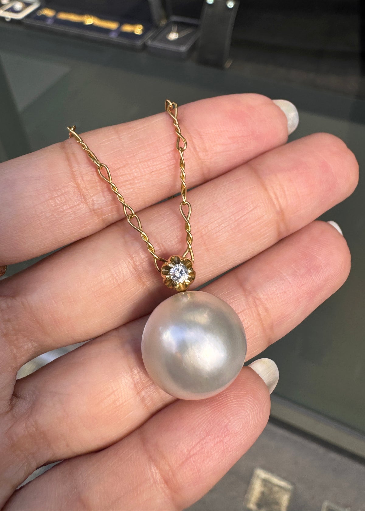 Mabe Pearl & Diamond 18K Yellow Gold Figure-of-Eight Chain Pendant Necklace