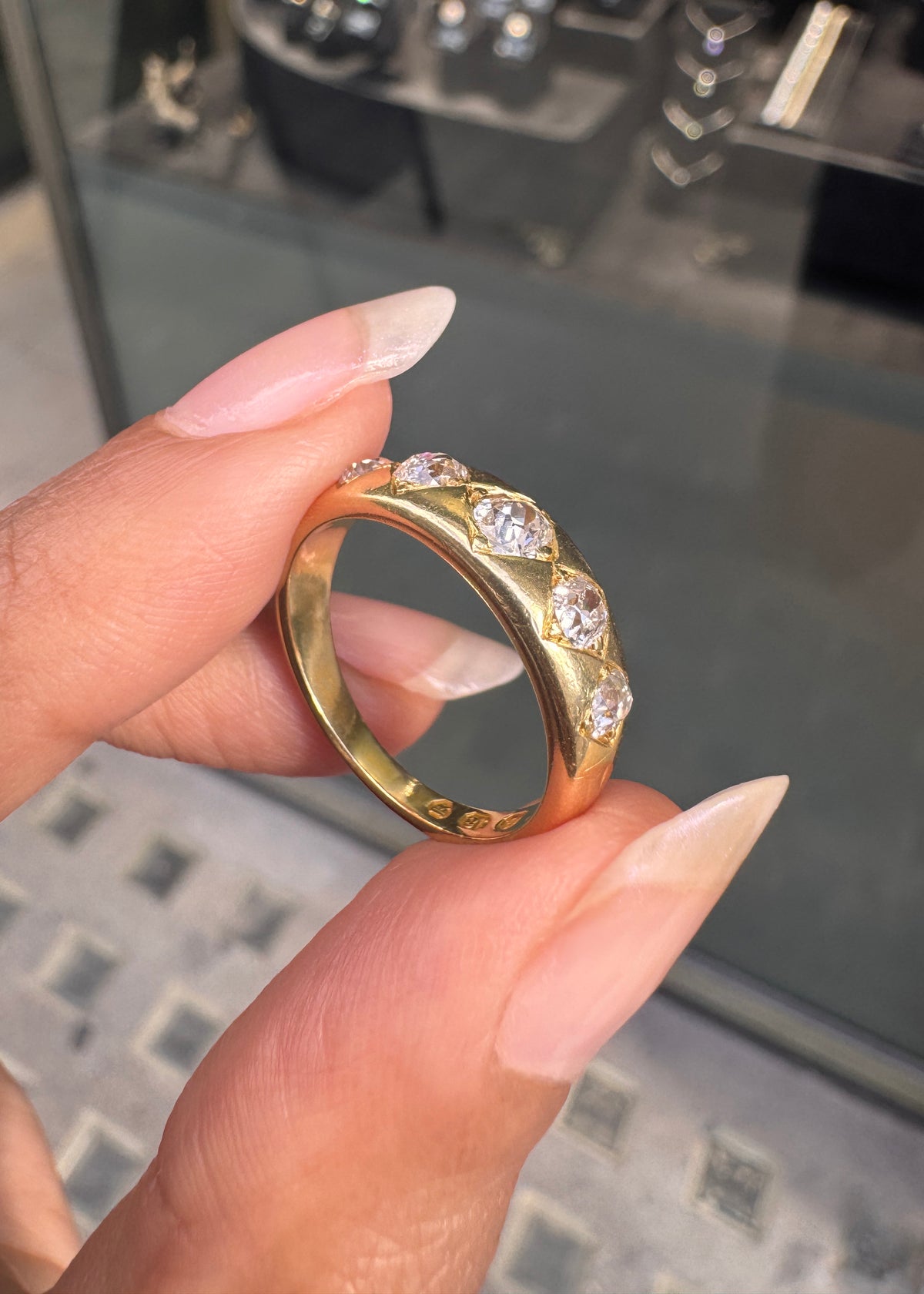 Late Victorian Old Mine Cut Diamond Five-Stone Band Ring in 18 Carat Yellow Gold