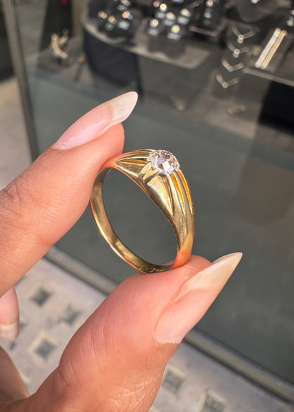 Antique Old Mine Cut Diamond and 18 Carat Yellow Gold Gents Ring