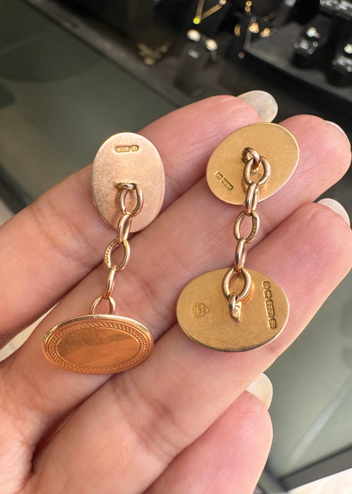 Art Deco English Oval Chain Link Cufflinks in 15 Carat Rose Gold, c.1920s