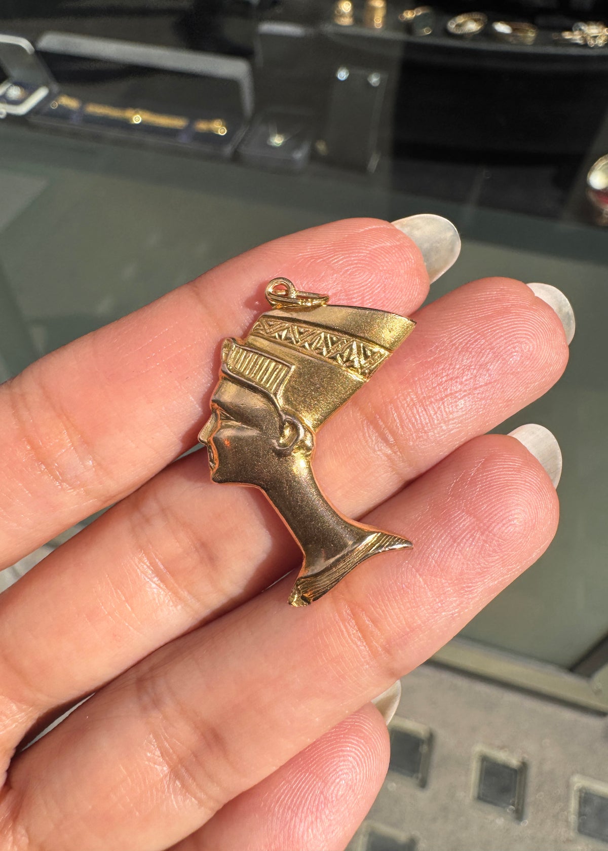 Vintage 18 Carat Yellow Gold Flat Nefertiti Bust Charm Pendant, c.1980s