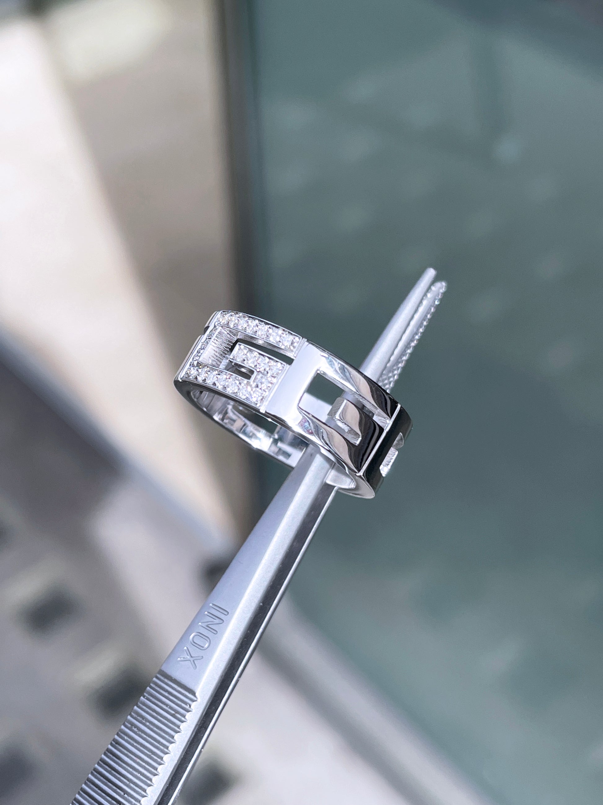 Gucci 18 Carat White Gold Open Work G Logo Diamond Band Ring - Tobi Gem Setting