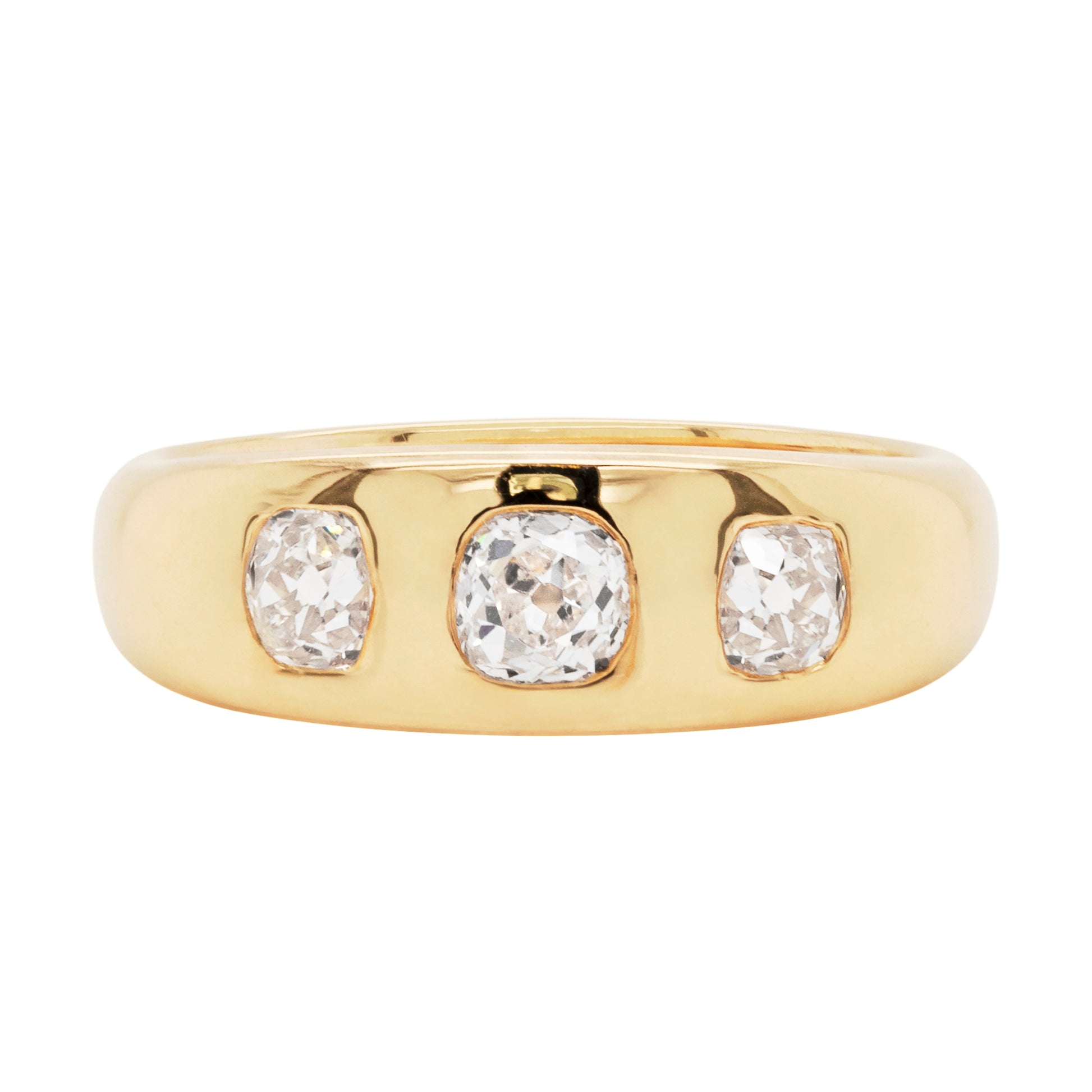 An antique 18 carat yellow gold men's three-stone diamond ring with a D-color, VVS-quality diamond centerpiece and two smaller B-color, VG-quality diamonds on the sides.