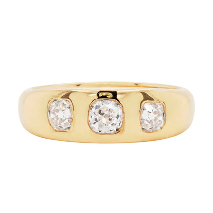 An antique 18 carat yellow gold men's three-stone diamond ring with a D-color, VVS-quality diamond centerpiece and two smaller B-color, VG-quality diamonds on the sides.