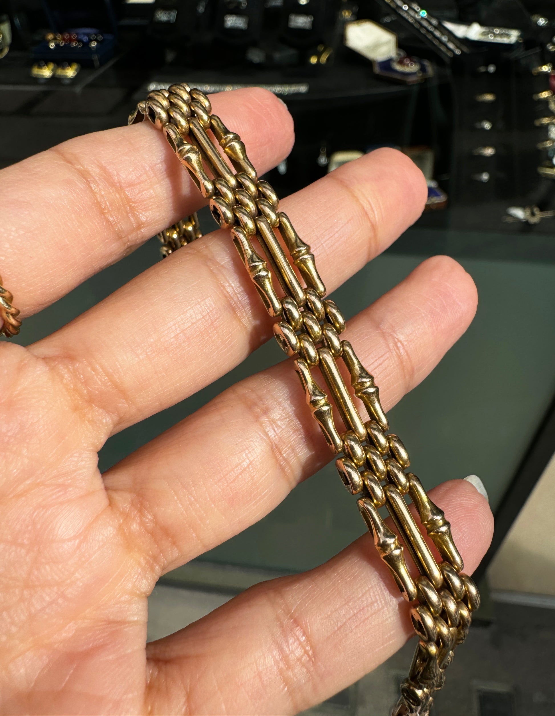 close up details of Antique 15 Carat Yellow Gold Gate Link Bracelet, Circa 1900
