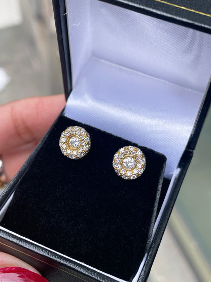 Diamond 18 Carat Yellow Gold Round Cluster Stud Earrings - Tobi Gem Setting