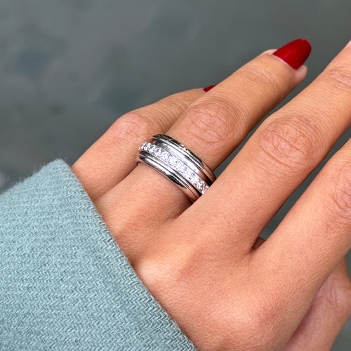 Piaget Possession Diamond and 18 Carat White Gold Spinning Band