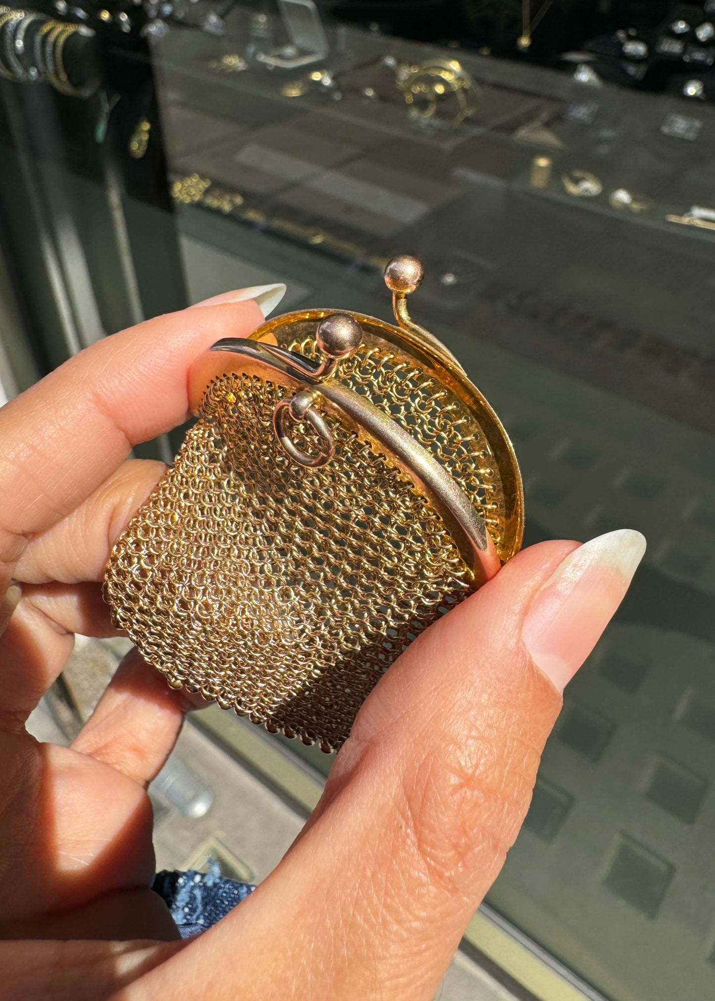 Antique 9 Carat Yellow Gold Miniature Mesh Coin Purse/ Pendant, circa 1910s